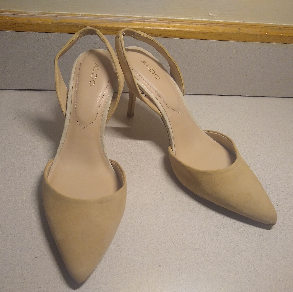 Ladies size 8 tan Aldo sling back dress shoes